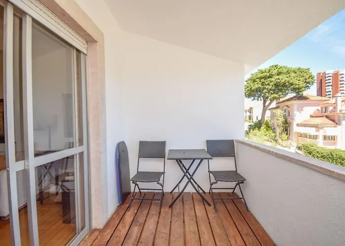 Cozy Near The Apartamento Estoril